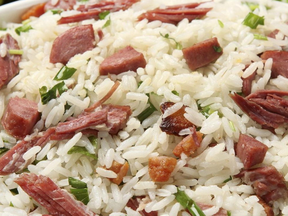 arroz carreteiro- 21 Brazilian Dishes You Need to Try When Traveling to Brazil